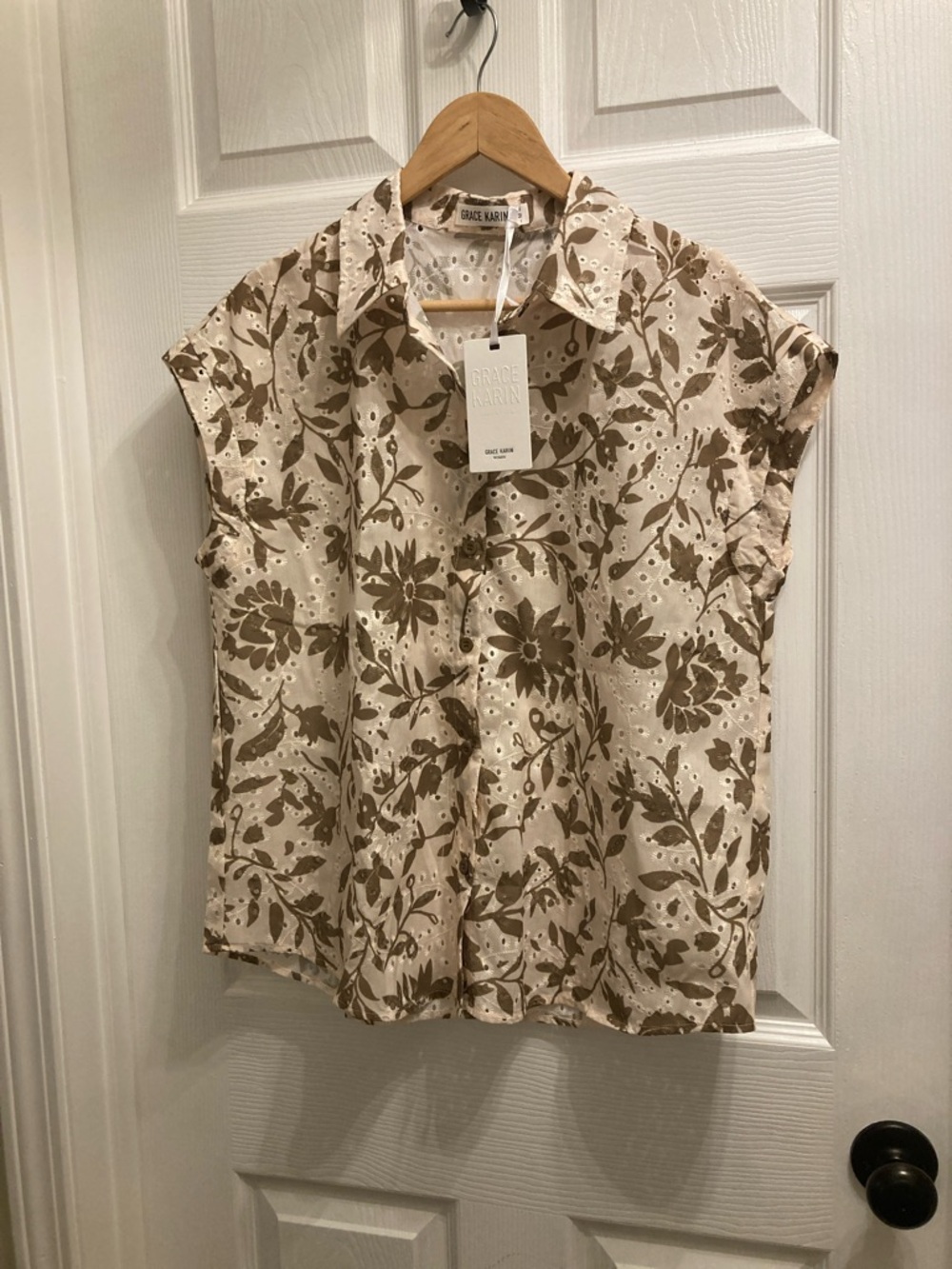 Grace Karin Cream and Brown Floral Eyelet Button Down Top NWT size M